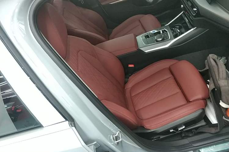 Used BMW i3 2025 eDrive 35 L Right Front Seat