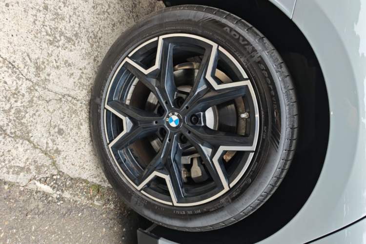 Used BMW i3 2025 eDrive 40 L Midnight Edition Right Rear Wheel Hub