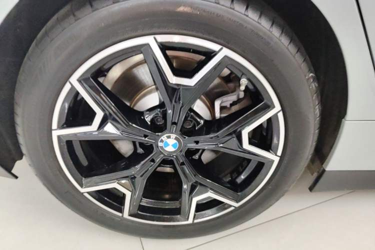 Used BMW i3 2025 eDrive 40 L Midnight Edition Right Rear Wheel Hub