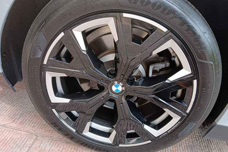 Used BMW i3 2025 eDrive 35 L Right Rear Wheel Hub