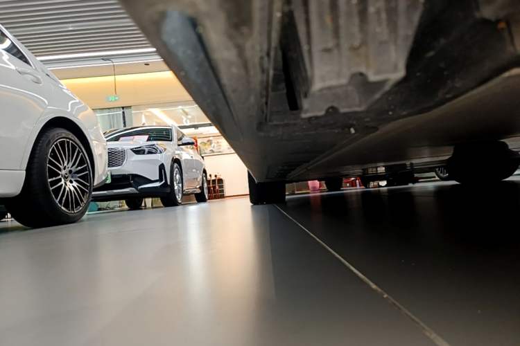 Used BMW i3 2025 eDrive 40 L Midnight Sports Package Right Side Sill