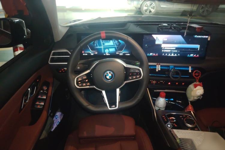 Used BMW i3 2025 eDrive 40 L Midnight Sports Package Steering Wheel
