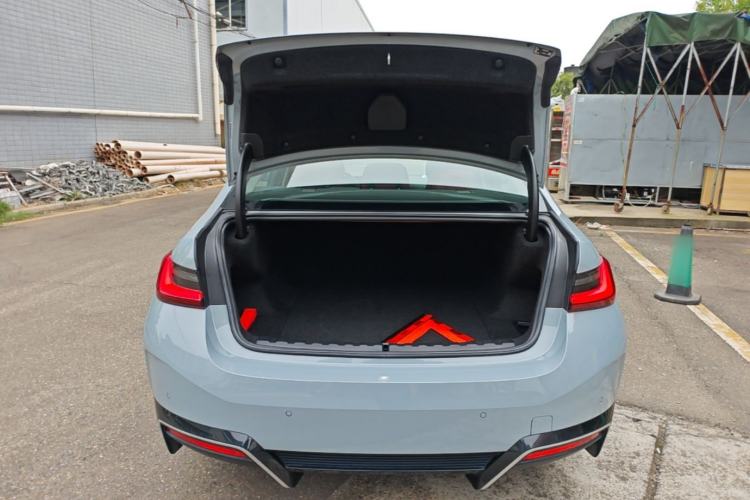 Used BMW i3 2025 eDrive 40 L Midnight Edition Trunk