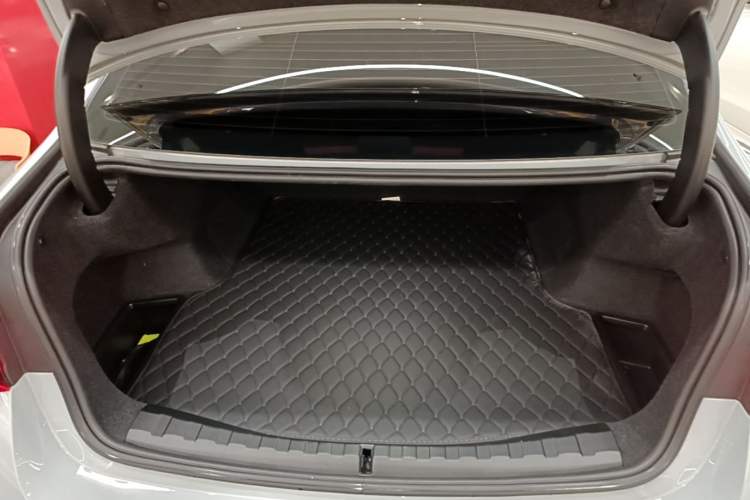 Used BMW i3 2025 eDrive 40 L Midnight Sports Package Trunk