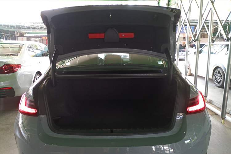 Used BMW i3 2025 eDrive 40 L Midnight Edition Trunk