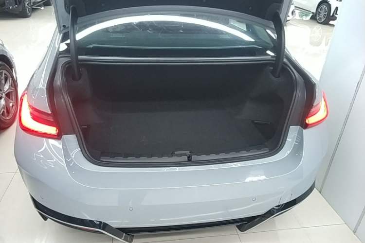 Used BMW i3 2025 eDrive 35 L Trunk