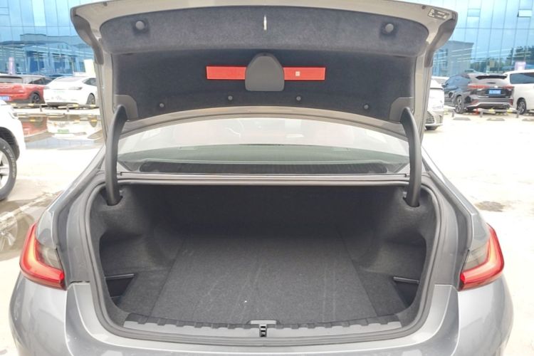 Used BMW i3 2025 eDrive 40 L Midnight Edition Trunk
