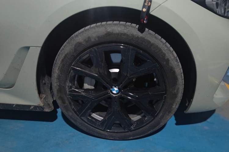Used BMW i3 2025 eDrive 35 L Right Front Wheel Hub