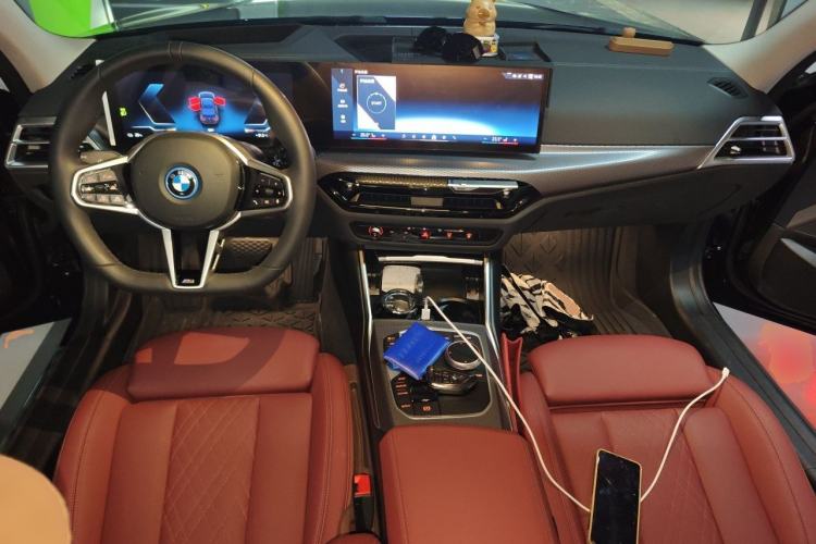 Used BMW i3 2025 eDrive 40 L Midnight Sports Package Center Console