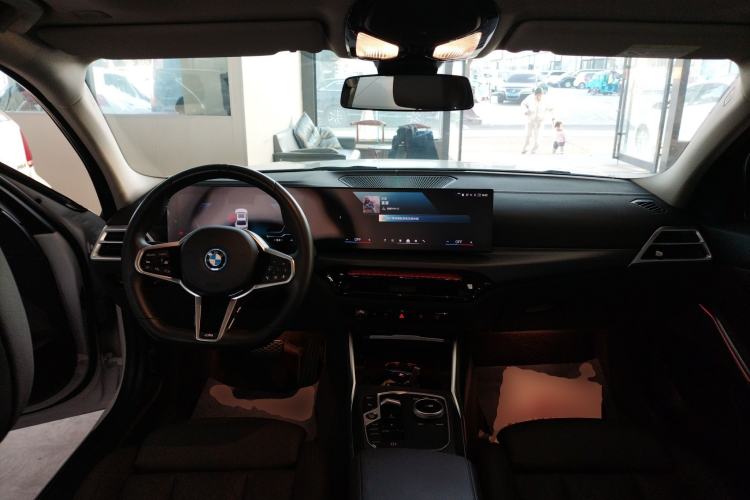 Used BMW i3 2025 eDrive 35 L Center Console