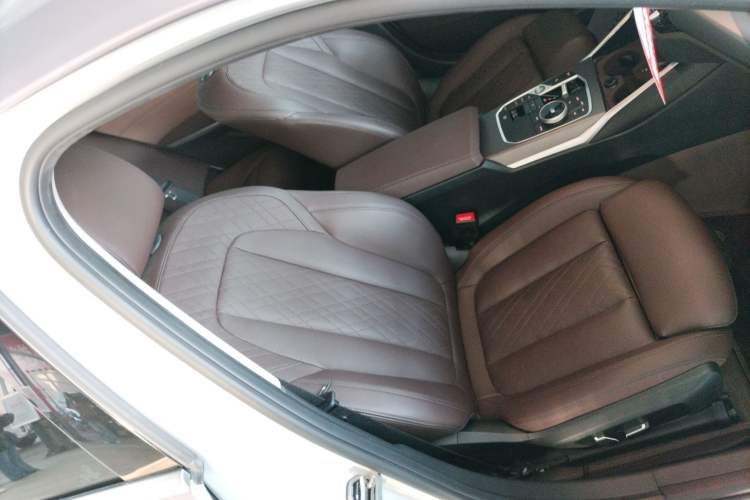 Used BMW i3 2025 eDrive 35 L Right Front Seat