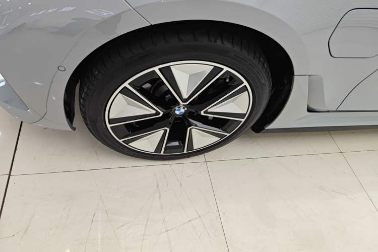 Used BMW i3 2025 eDrive 40 L Midnight Edition Exterior 4