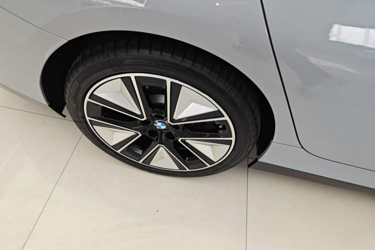 Used BMW i3 2025 eDrive 40 L Midnight Edition Exterior 5