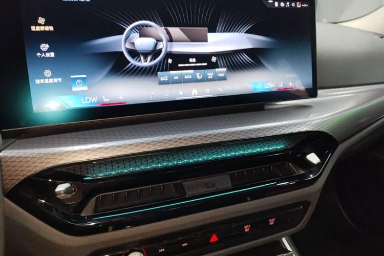 Used BMW i3 2025 eDrive 40 L Midnight Sports Package Audio And AC Panel