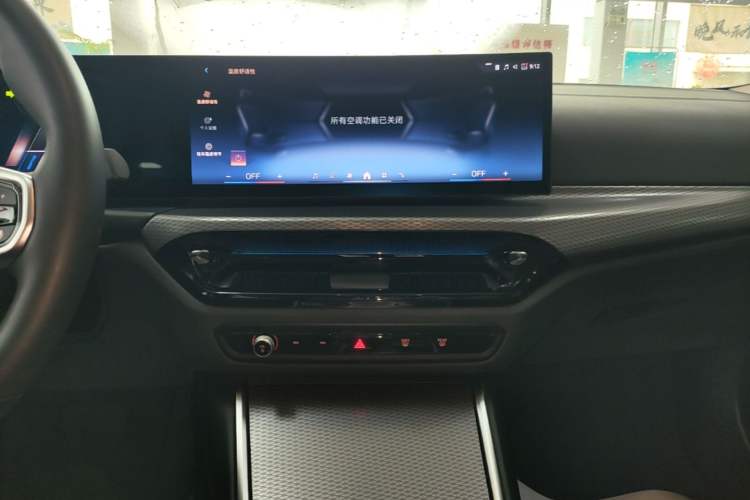 Used BMW i3 2025 eDrive 40 L Midnight Edition Audio And AC Panel