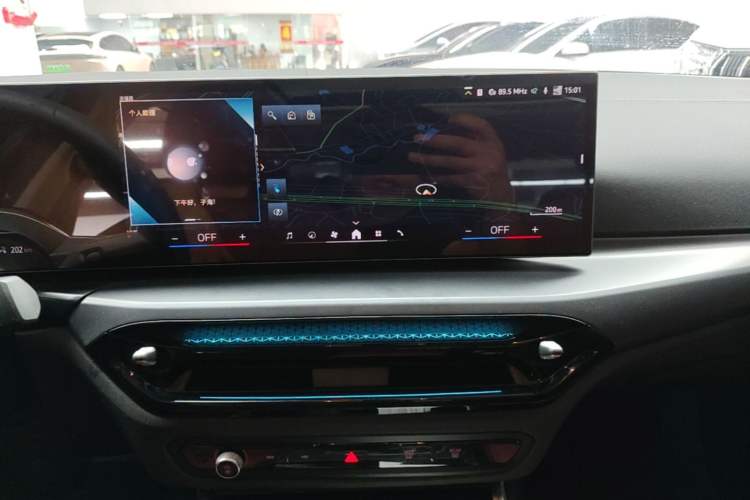 Used BMW i3 2025 eDrive 35 L Audio And AC Panel