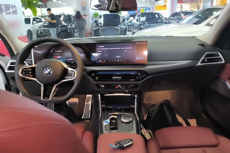 Used BMW i3 2025 eDrive 35 L Center Console