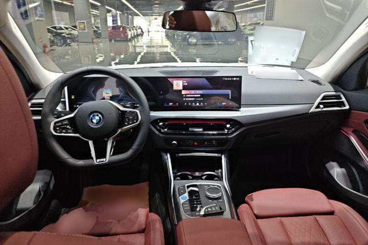 Used BMW i3 2025 eDrive 35 L Center Console