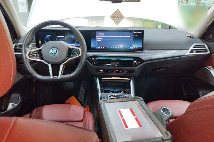 Used BMW i3 2025 eDrive 40 L Midnight Sports Package Center Console