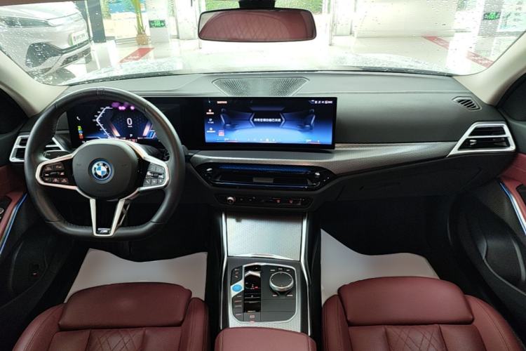 Used BMW i3 2025 eDrive 40 L Midnight Edition Center Console