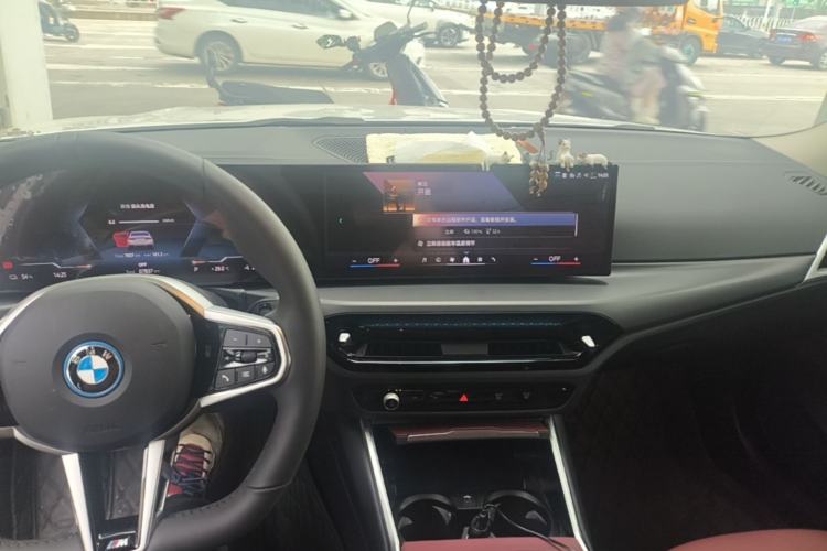 Used BMW i3 2025 eDrive 35 L Center Console