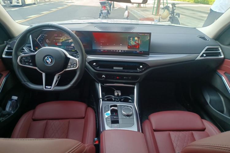 Used BMW i3 2025 eDrive 40 L Midnight Edition Center Console