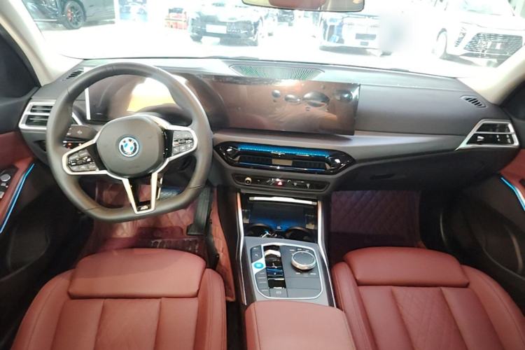 Used BMW i3 2025 eDrive 35 L Center Console