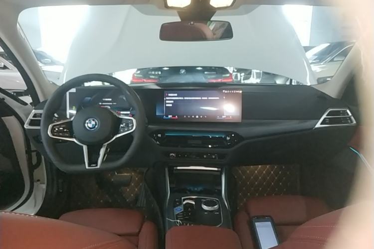 Used BMW i3 2025 eDrive 35 L Center Console
