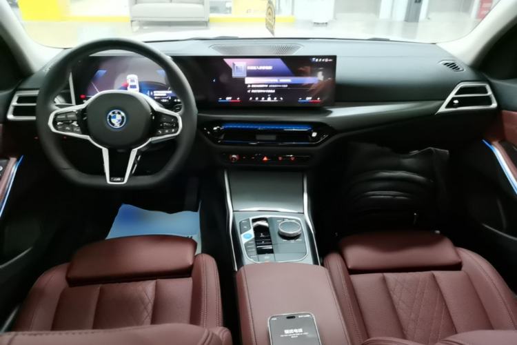 Used BMW i3 2025 eDrive 35 L Center Console