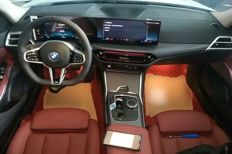 Used BMW i3 2025 eDrive 35 L Center Console