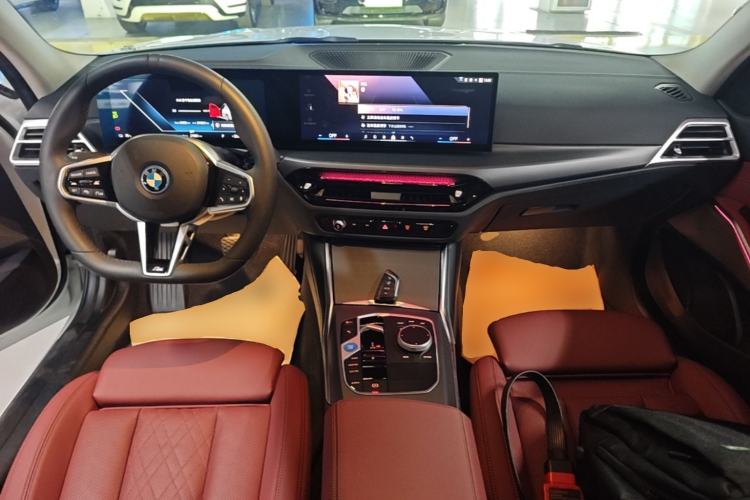 Used BMW i3 2025 eDrive 35 L Center Console