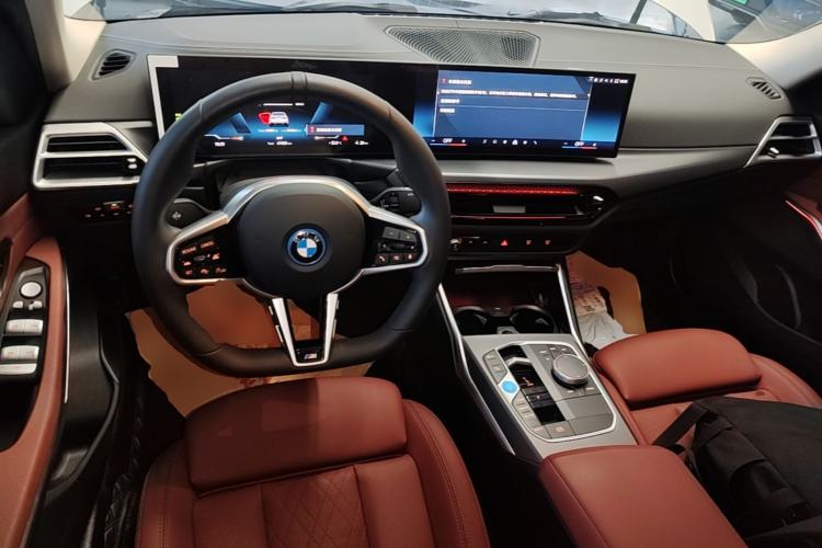 Used BMW i3 2025 eDrive 35 L Center Console