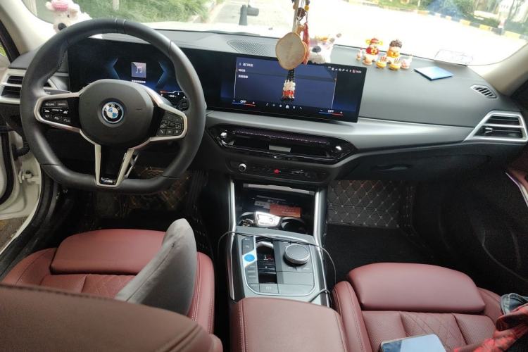 Used BMW i3 2025 eDrive 35 L Center Console