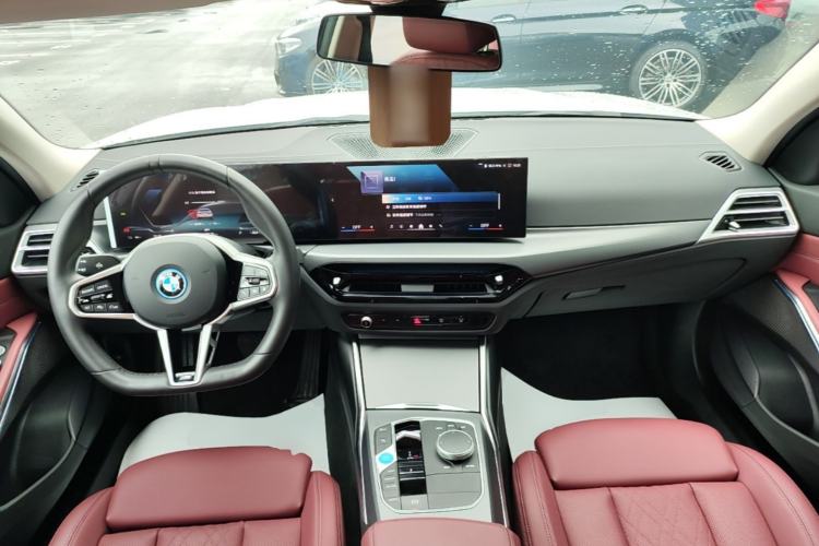 Used BMW i3 2025 eDrive 35 L Center Console