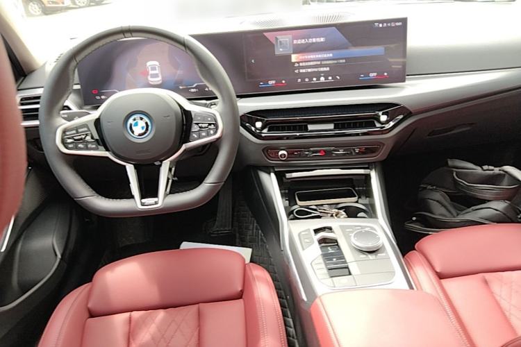 Used BMW i3 2025 eDrive 35 L Center Console
