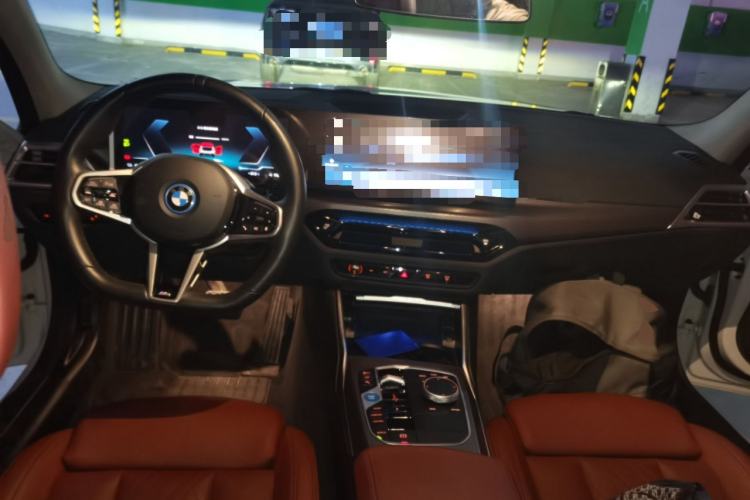 Used BMW i3 2025 eDrive 40 L Midnight Edition Center Console