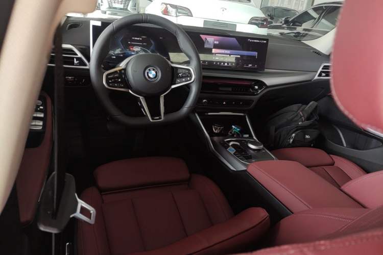 Used BMW i3 2025 eDrive 35 L Center Console