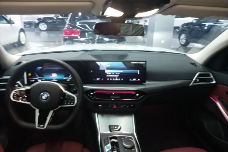 Used BMW i3 2025 eDrive 40 L Midnight Edition Center Console