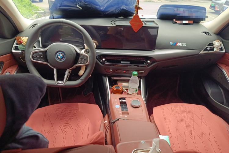 Used BMW i3 2025 eDrive 35 L Center Console