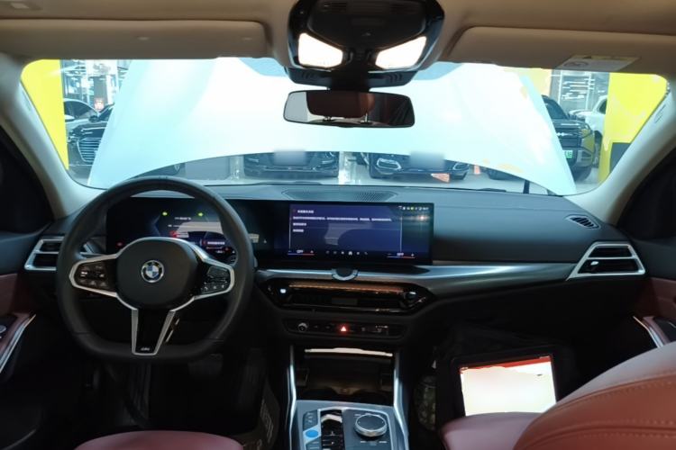 Used BMW i3 2025 eDrive 40 L Midnight Edition Center Console