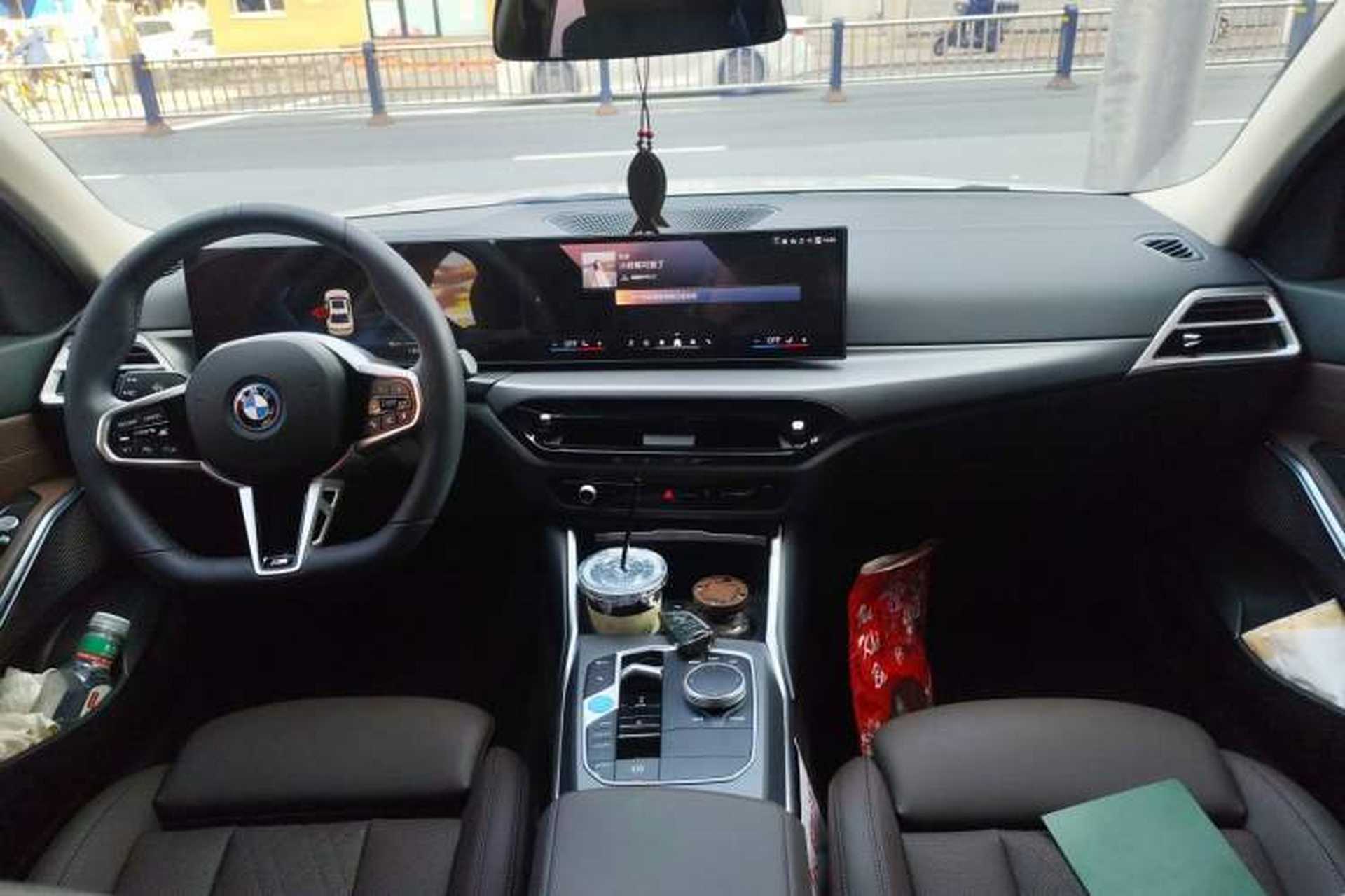 Used BMW i3 2025 eDrive 35 L Center Console