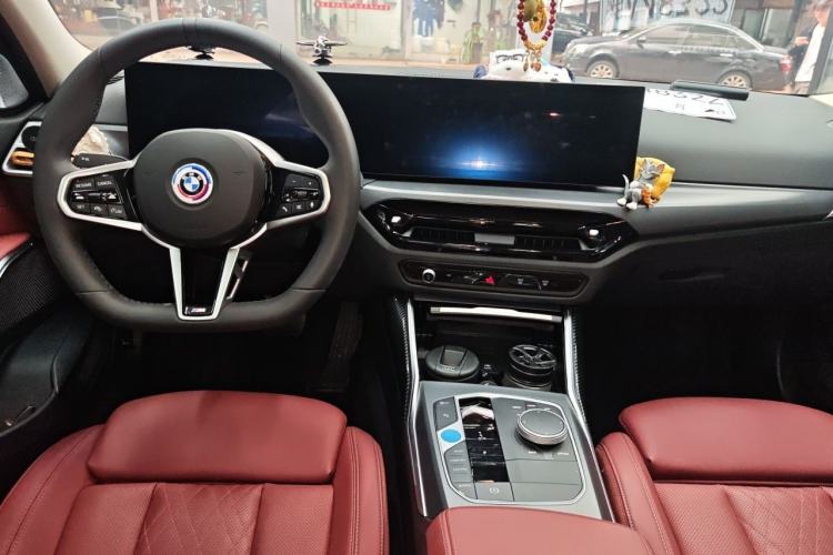 Used BMW i3 2025 eDrive 35 L Center Console