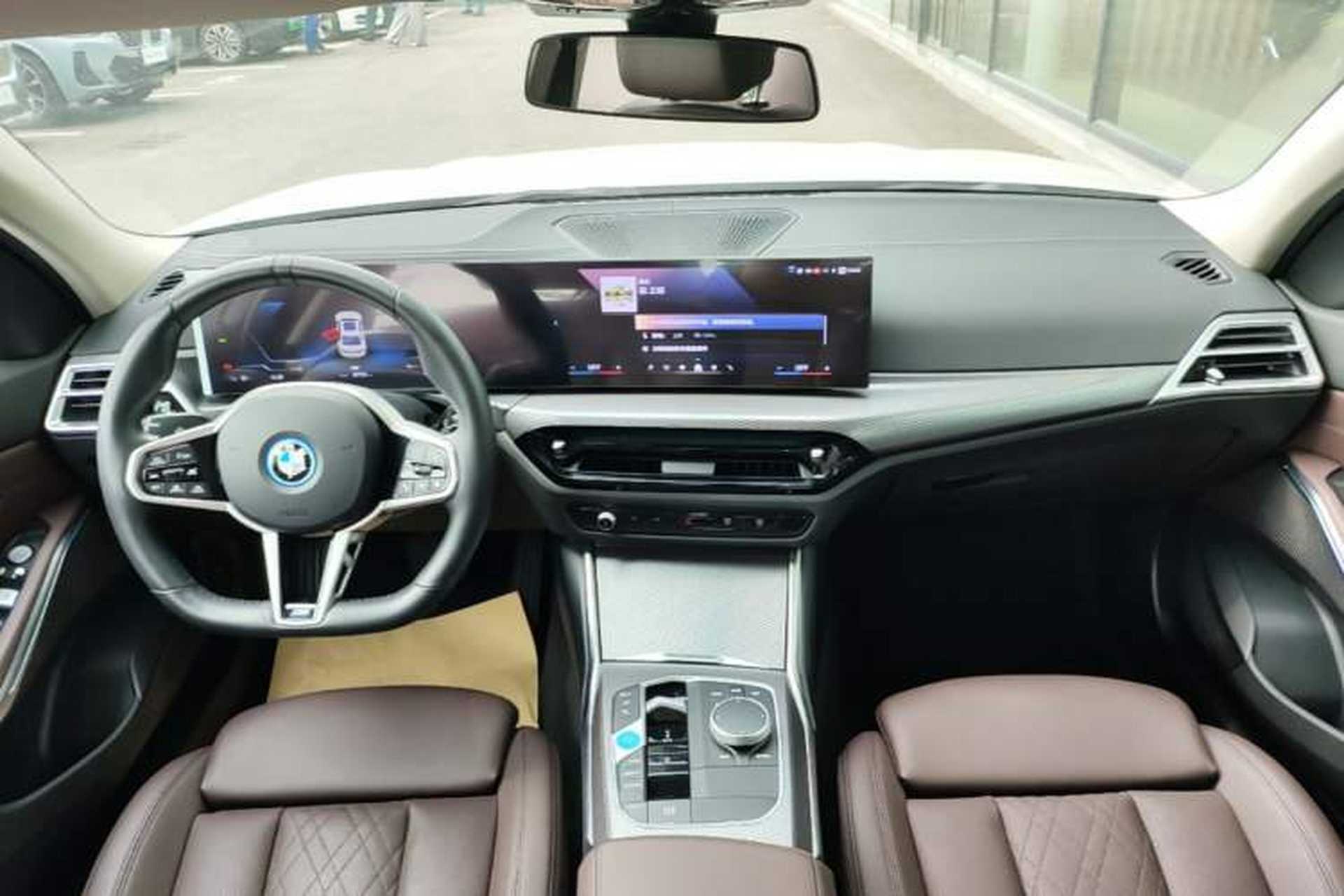 Used BMW i3 2025 eDrive 40 L Midnight Edition Center Console