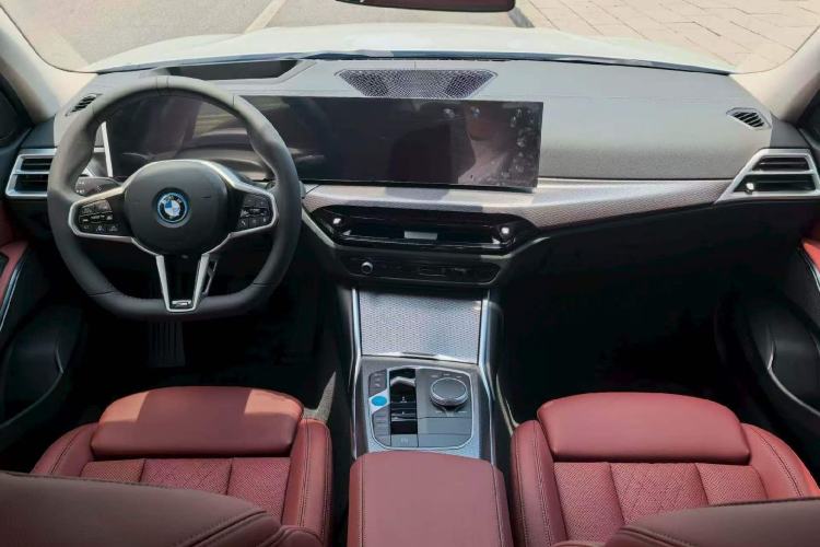 Used BMW i3 2025 eDrive 40 L Midnight Sports Package Center Console