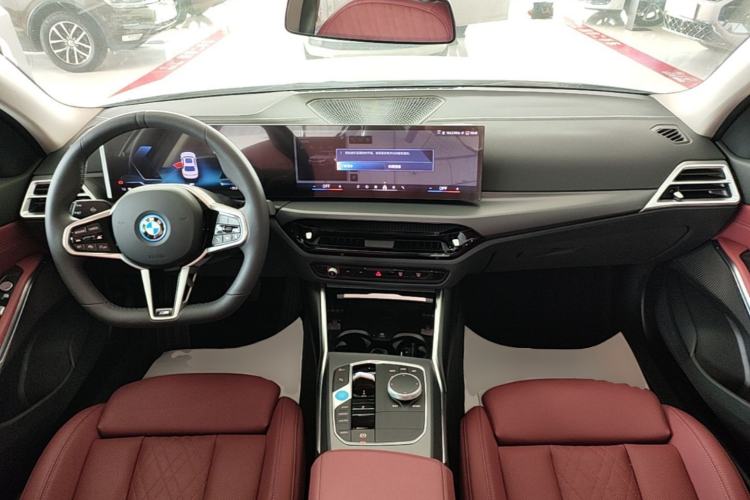 Used BMW i3 2025 eDrive 35 L Center Console