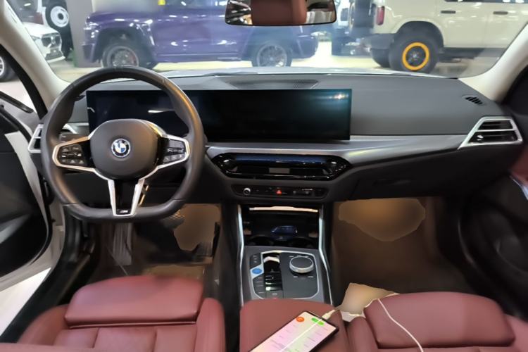 Used BMW i3 2025 eDrive 40 L Midnight Edition Center Console