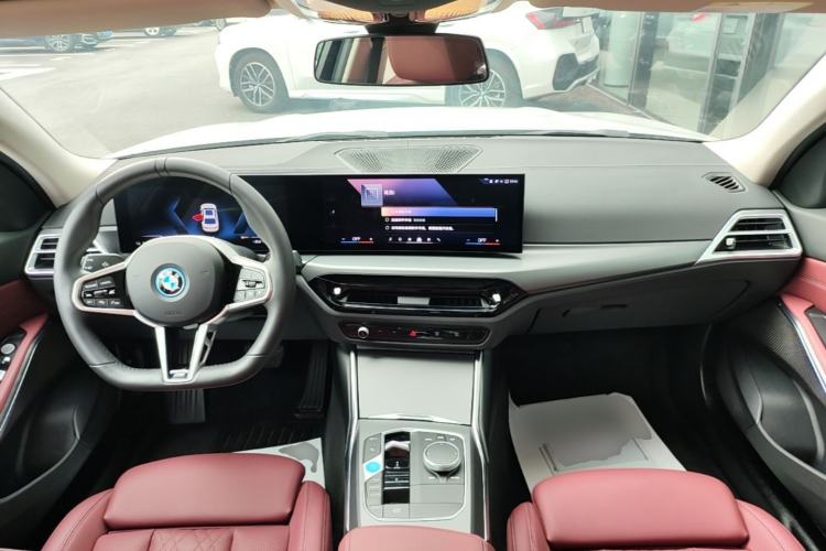 Used BMW i3 2025 eDrive 35 L Center Console