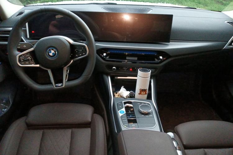 Used BMW i3 2025 eDrive 35 L Center Console
