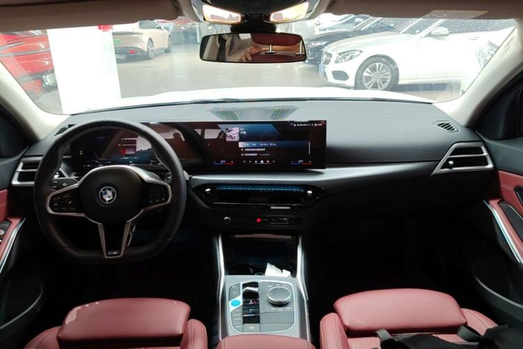 Used BMW i3 2025 eDrive 35 L Center Console