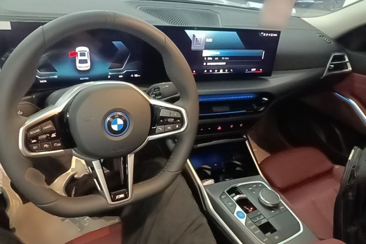 Used BMW i3 2025 eDrive 35 L Center Console